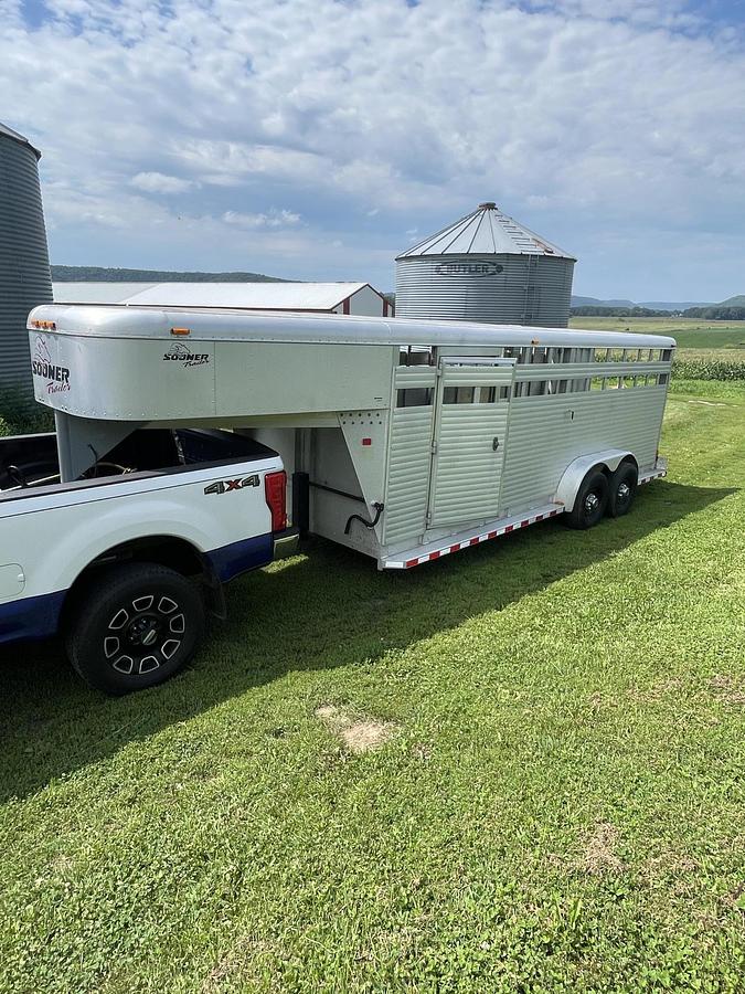 Used 2000 SOONER 27 foot 20x6.95 Ranch GN