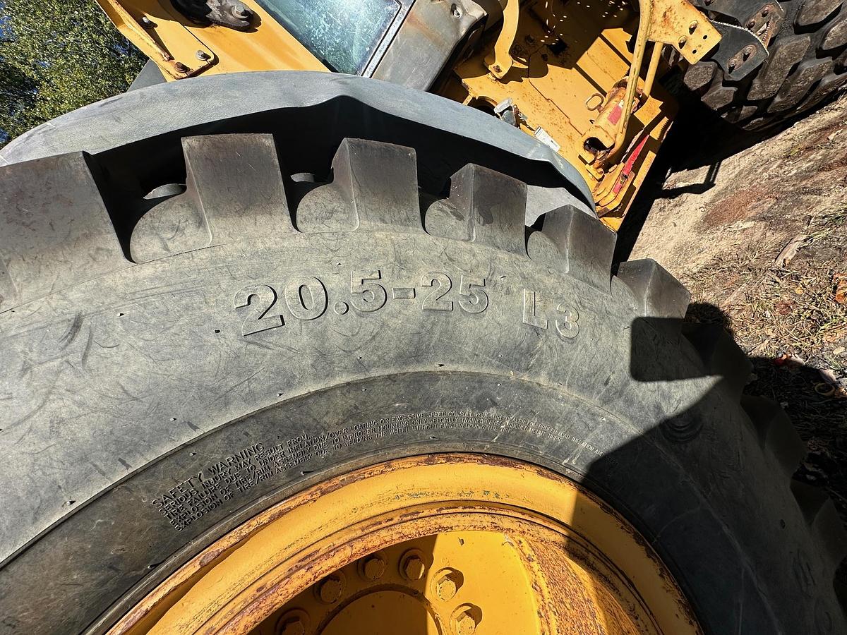 Used 2005 DEERE 624J