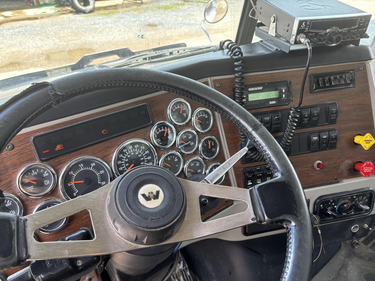 Used 2017 WESTERN STAR 4700