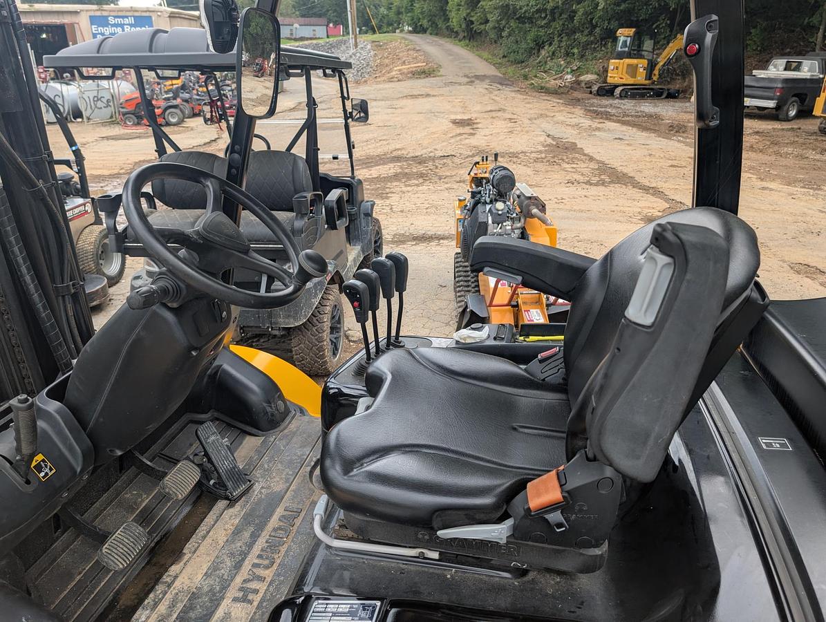 Used 2025 HYUNDAI 40D-9