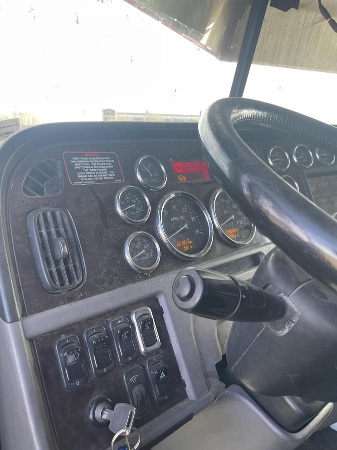 Used 2012 PETERBILT 389