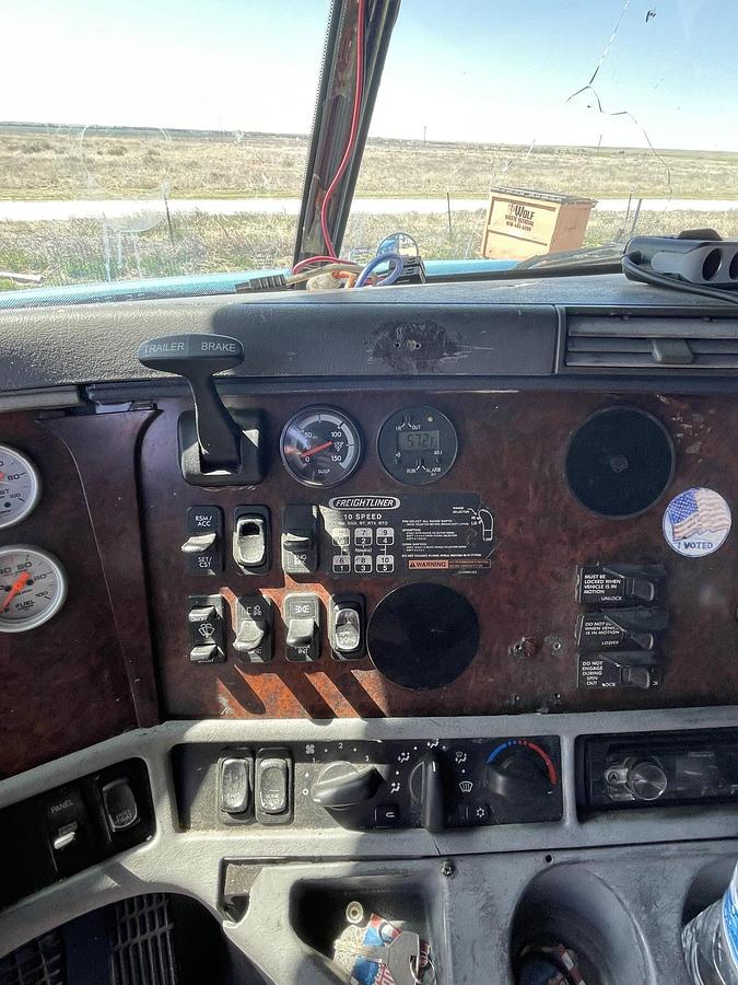 Used 2007 FREIGHTLINER Columbia