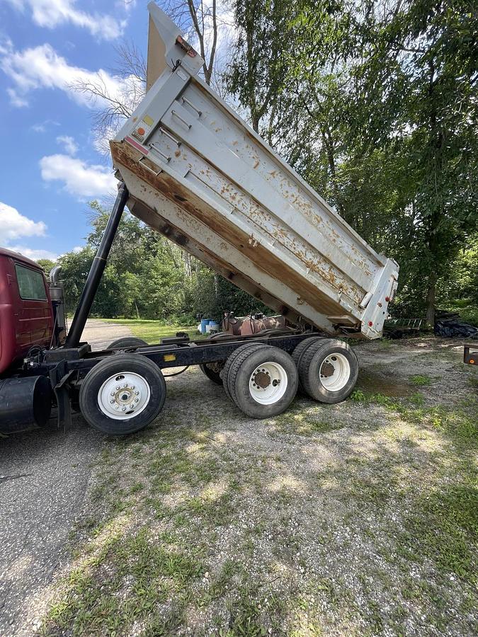 Used 1995 MACK RD688S