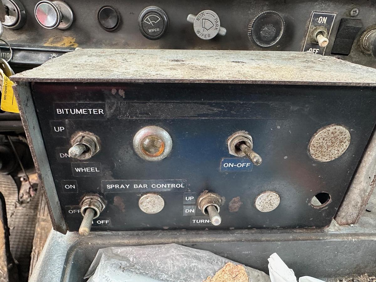 Used 1988 WHITE/GMC Brigadier Oil Distributor