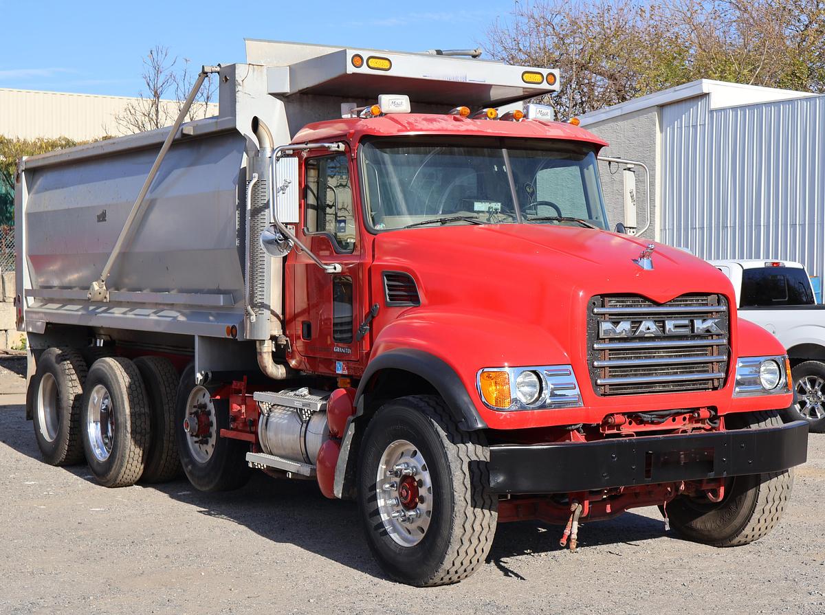 Used 2007 MACK Granite CV713