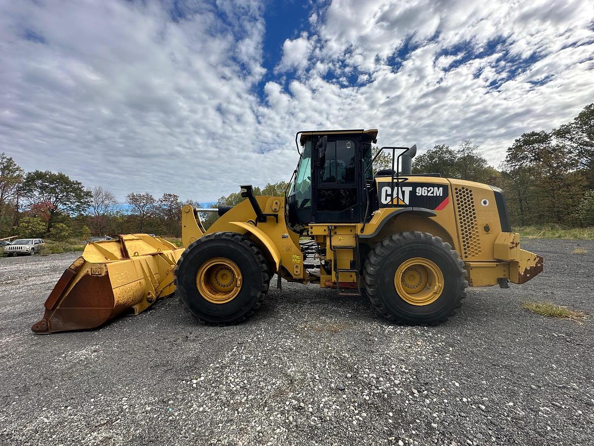 Used 2015 CATERPILLAR 962M