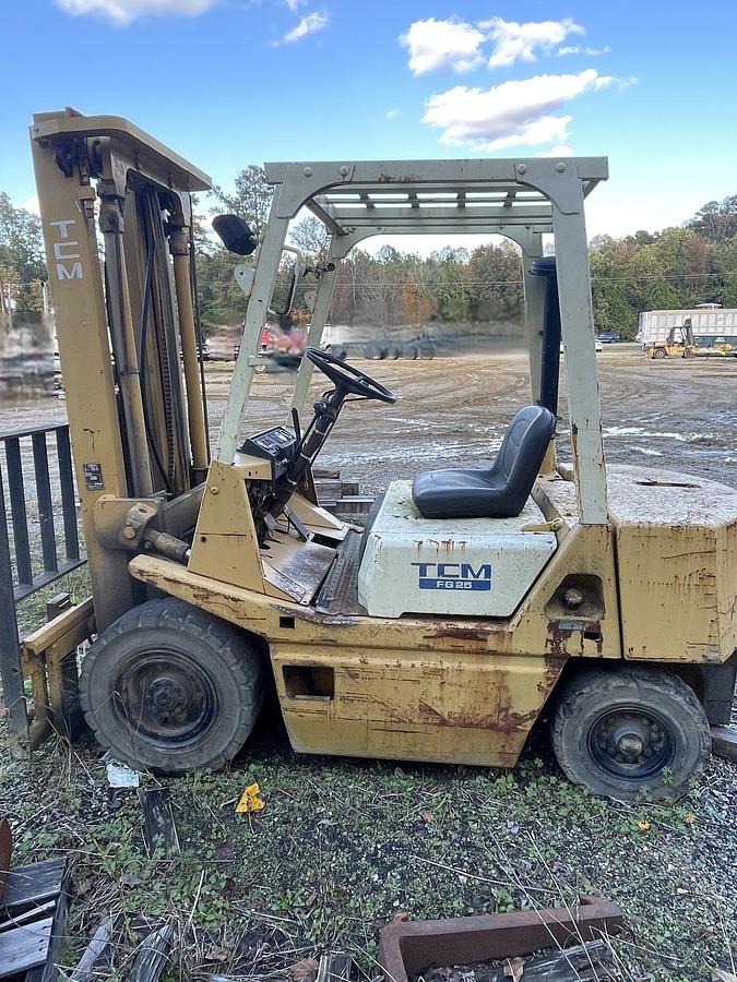 Used 1989 TCM FG25N2