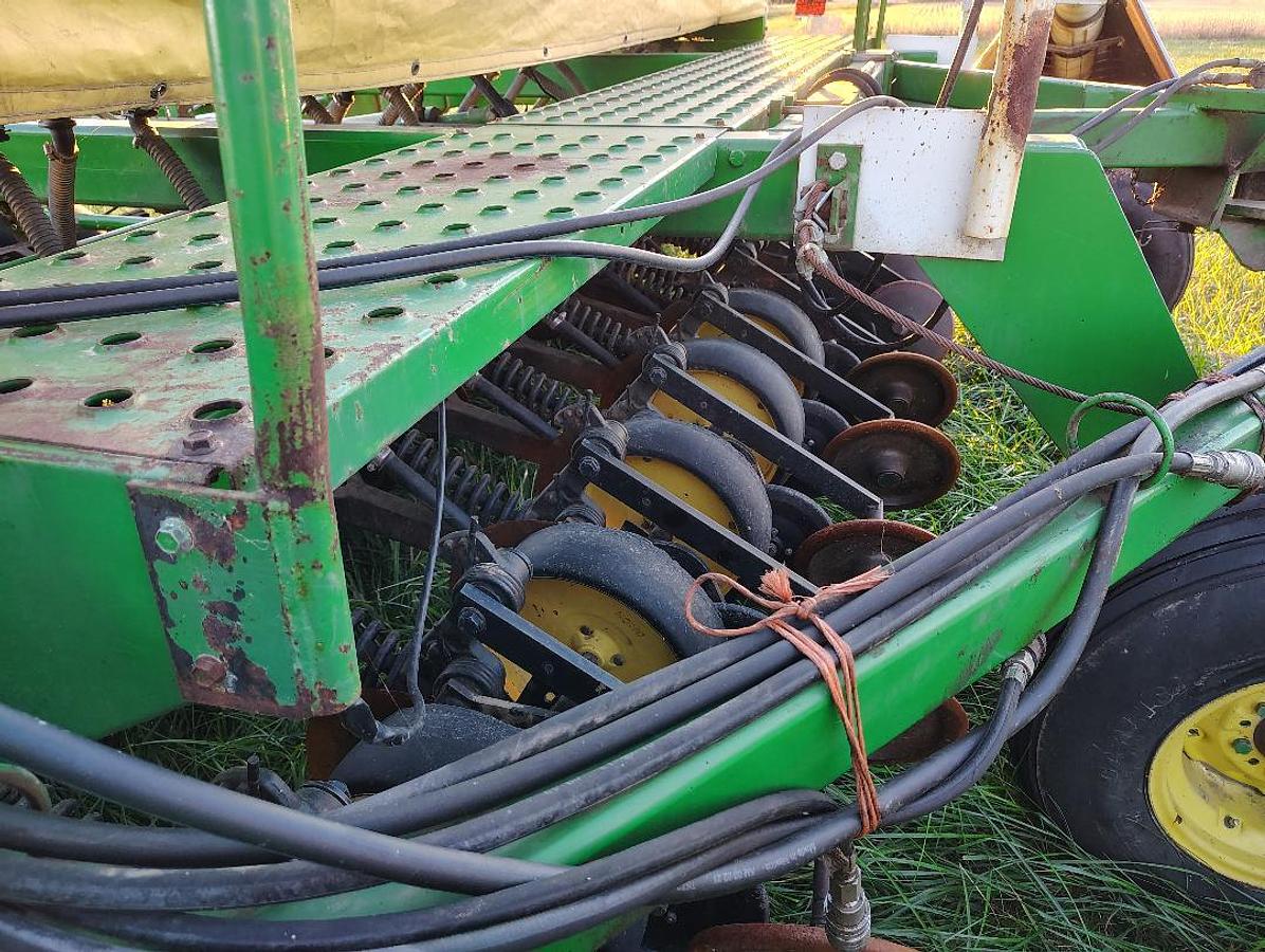 Used 1992 JOHN DEERE 750 Grain Drills