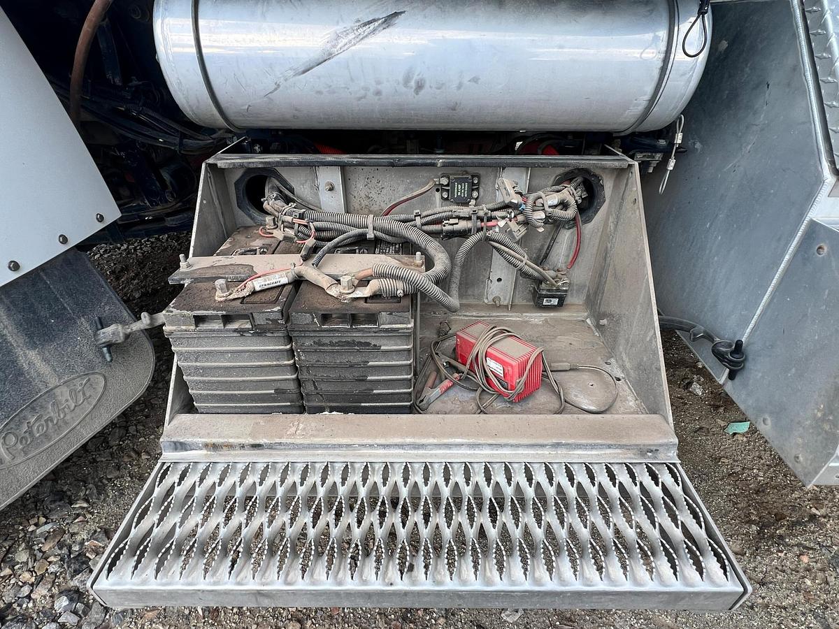 Used 2016 PETERBILT 348