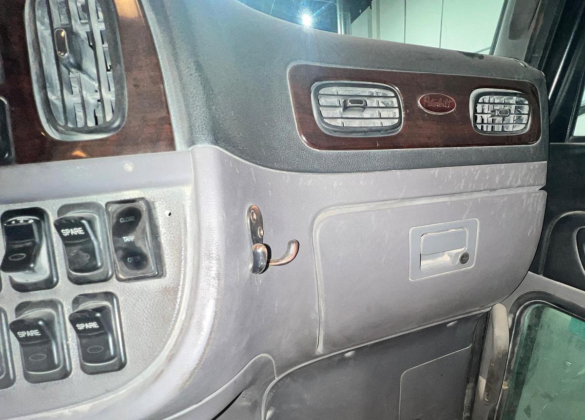 Used 2012 PETERBILT 388 Dump truck