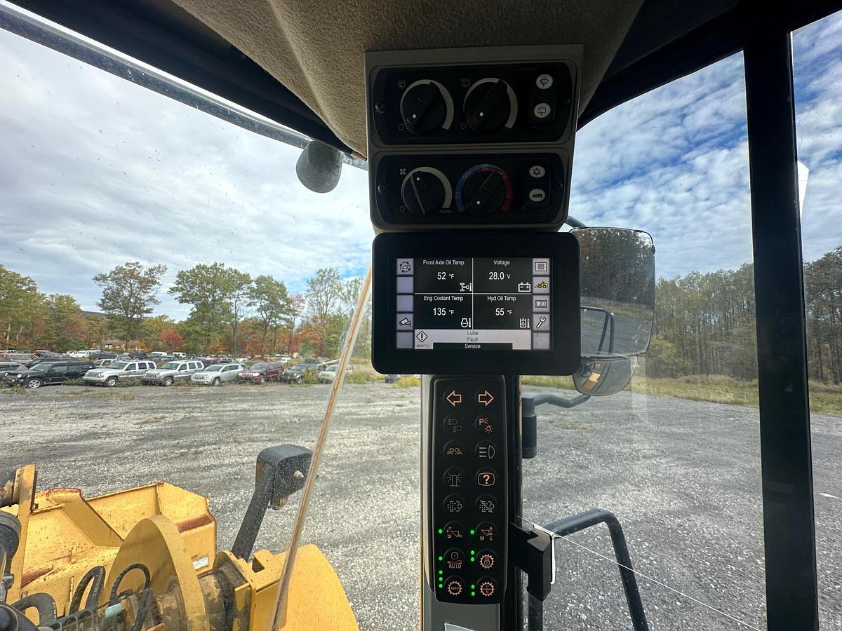 Used 2015 CATERPILLAR 962M