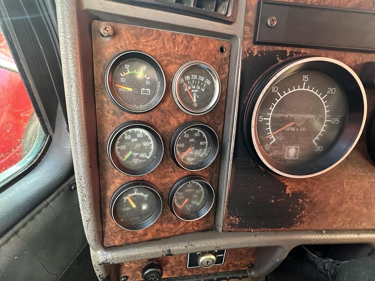 Used 2004 KENWORTH T300