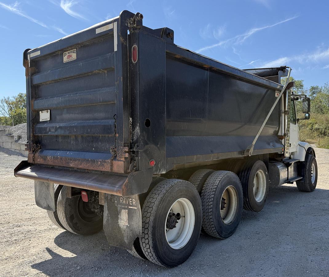 Used 2016 VOLVO VHDNC64RN