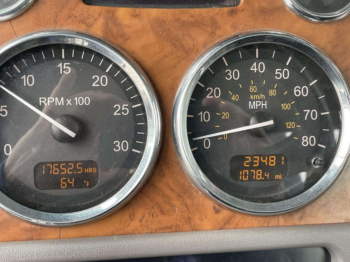 Used 2008 PETERBILT 365 Crane