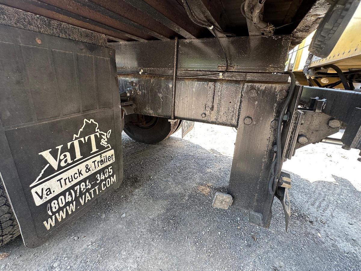 Used 2004 FREIGHTLINER M2 Attenuator Truck
