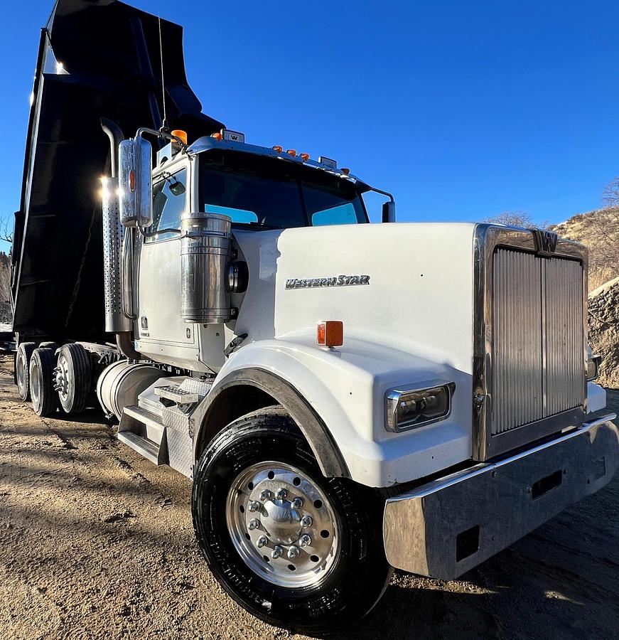 Used 2019 WESTERN STAR W4900