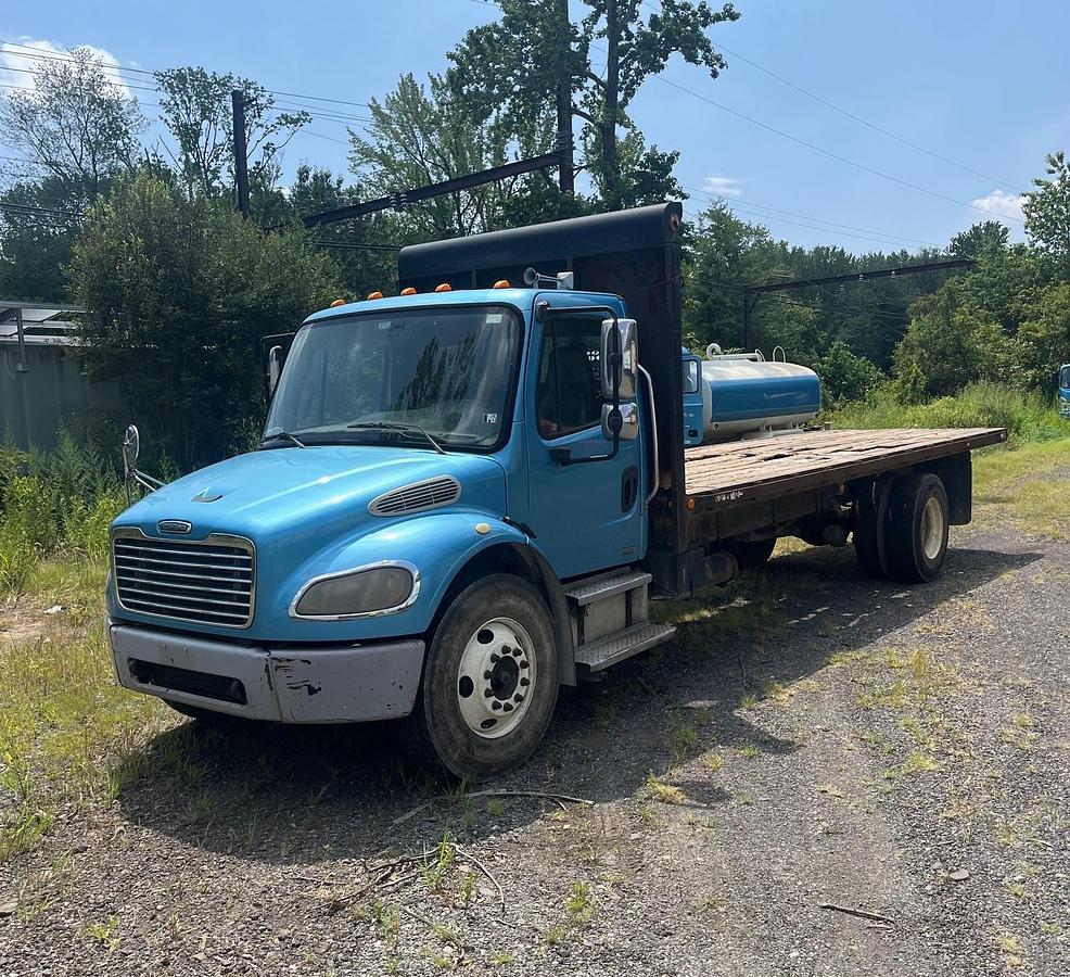 Used 2004 FREIGHTLINER M2 Business Class