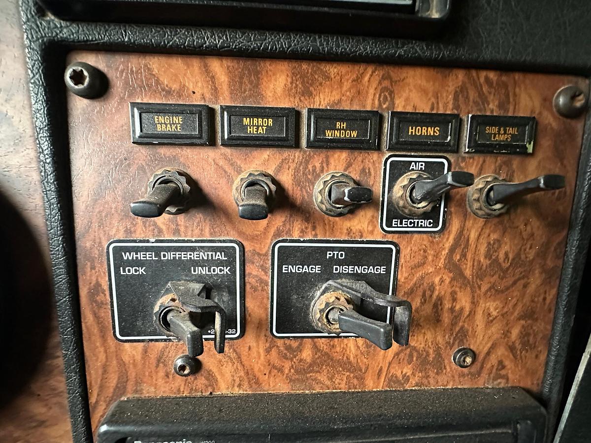 Used 2000 KENWORTH T300