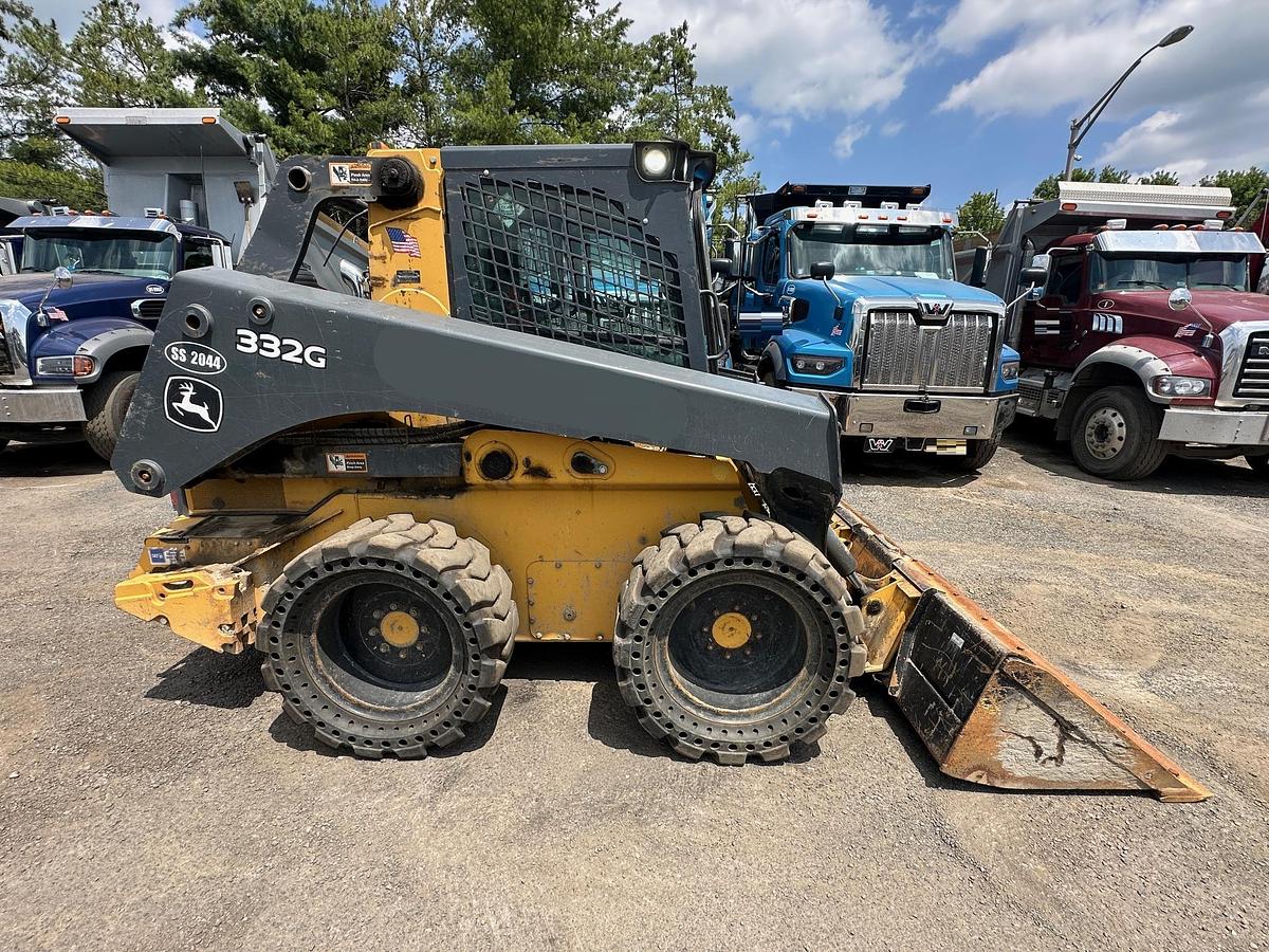 Used 2017 DEERE 332G