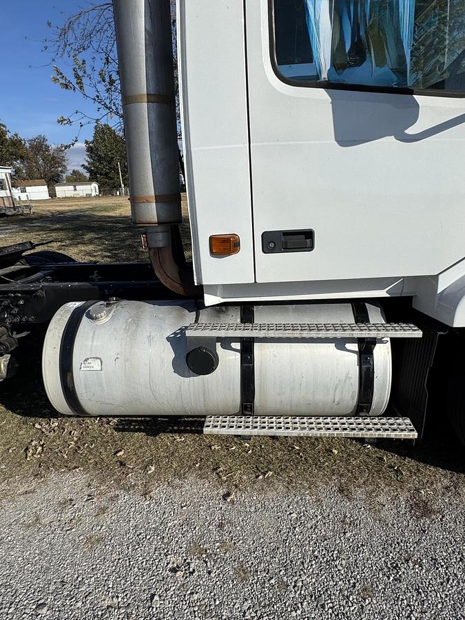 Used 2007 VOLVO VNL42T