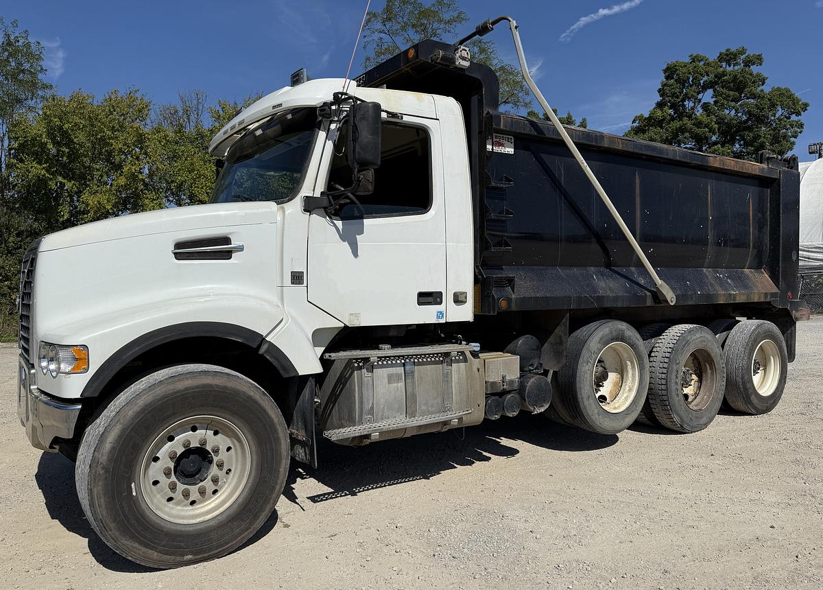 Used 2016 VOLVO VHDNC64RN