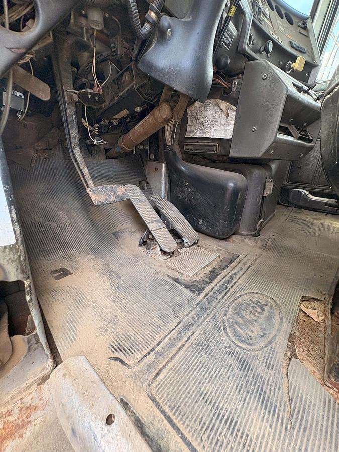 Used 2003 MACK DM 688S