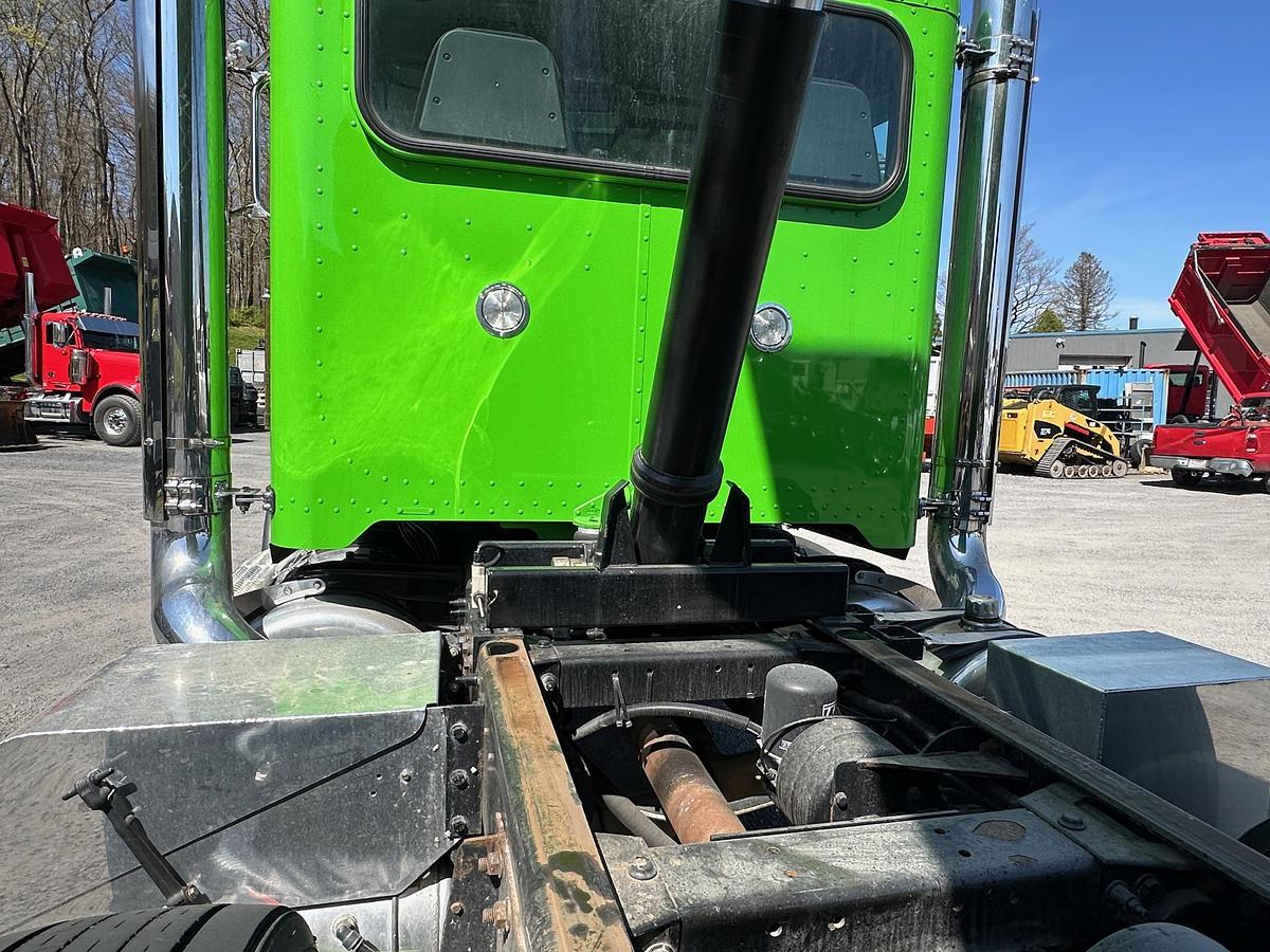 Used 2019 PETERBILT 389 Glider