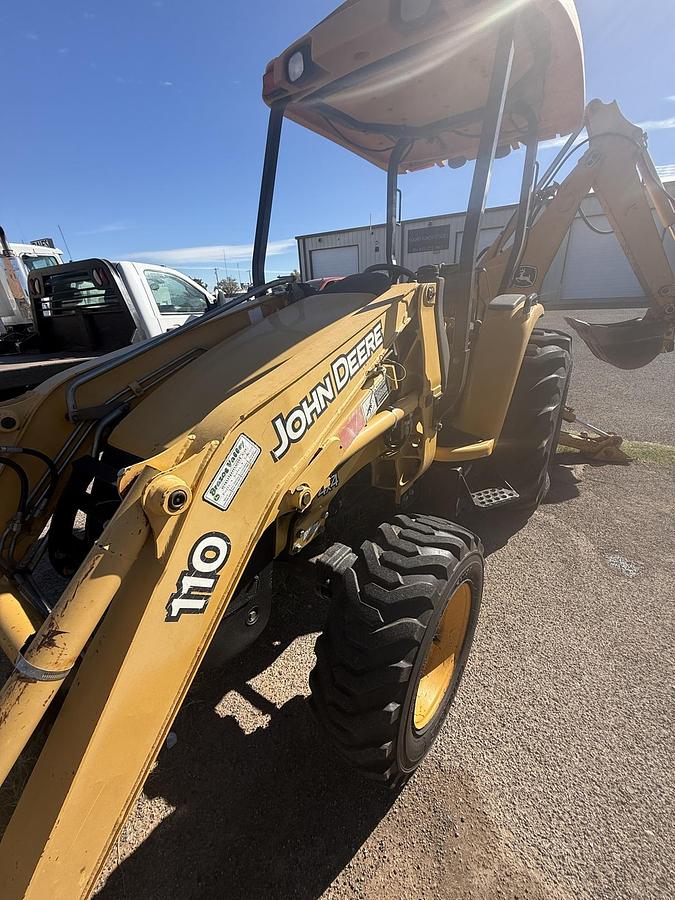 Used 2012 JOHN DEERE 110