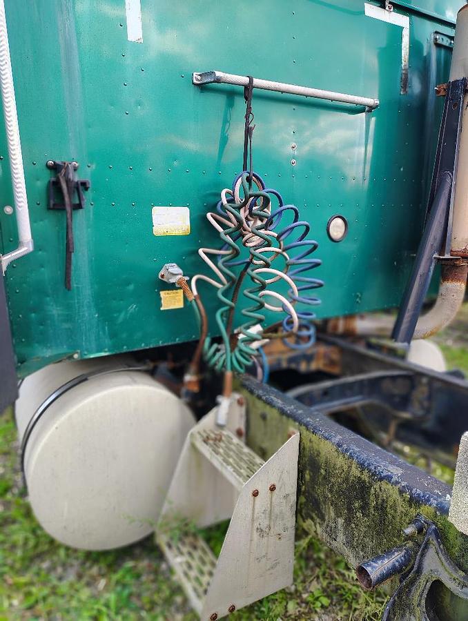 Used 2000 INTERNATIONAL 9900 Eagle