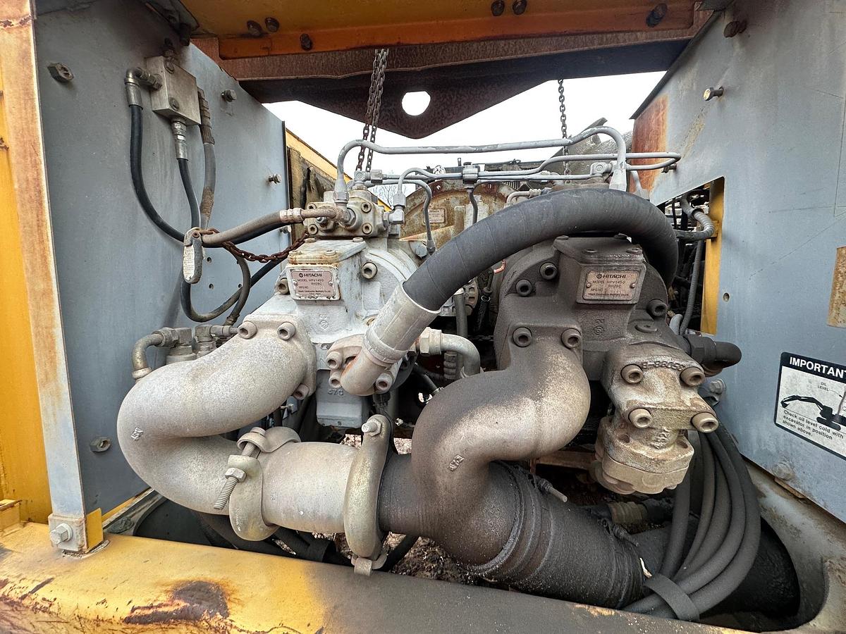 Used 2005 DEERE 330C LC