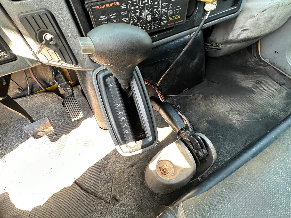 Used 2004 INTERNATIONAL 4300 Attenuator Truck