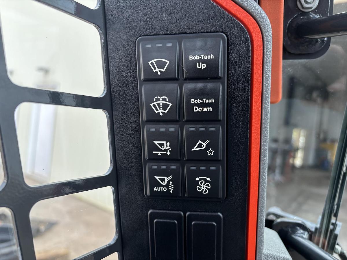 Used 2022 BOBCAT T76