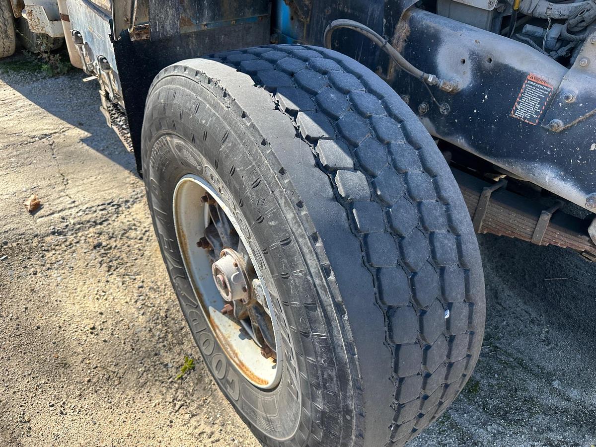 Used 2000 MACK DM690S Conveyor