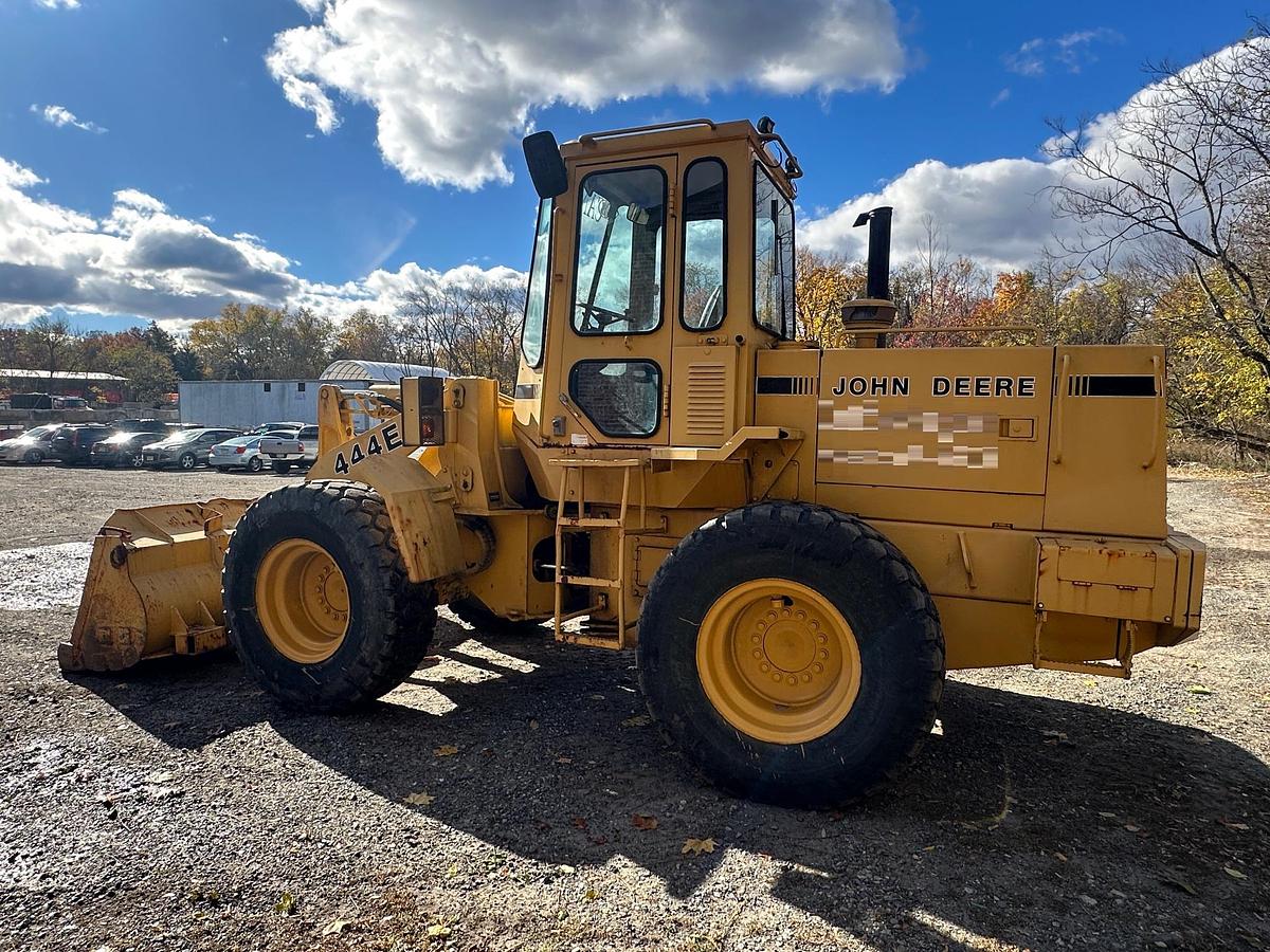 Used 1994 DEERE 444E