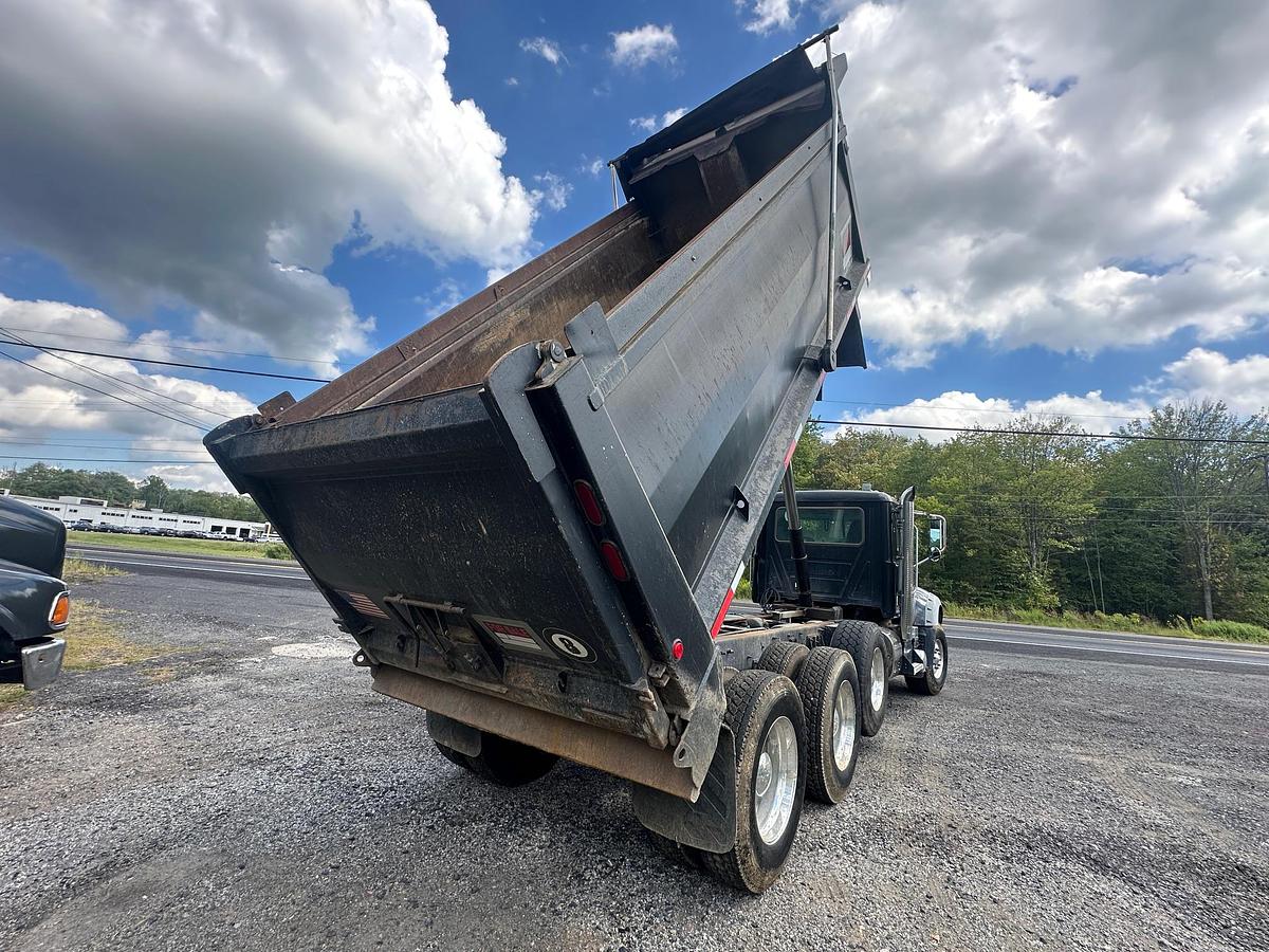 Used 2012 MACK Granite GU713
