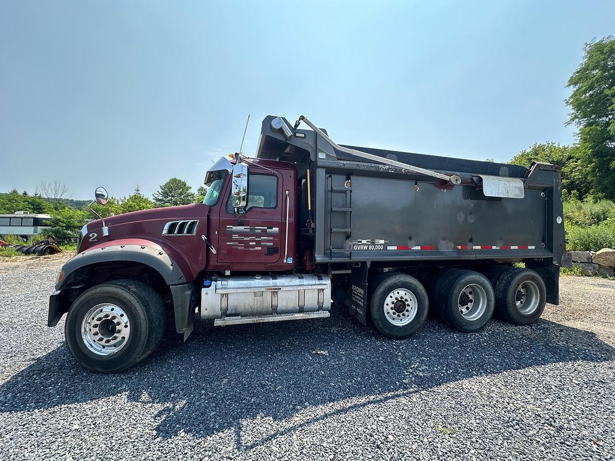 Used 2019 MACK Granite GR64F