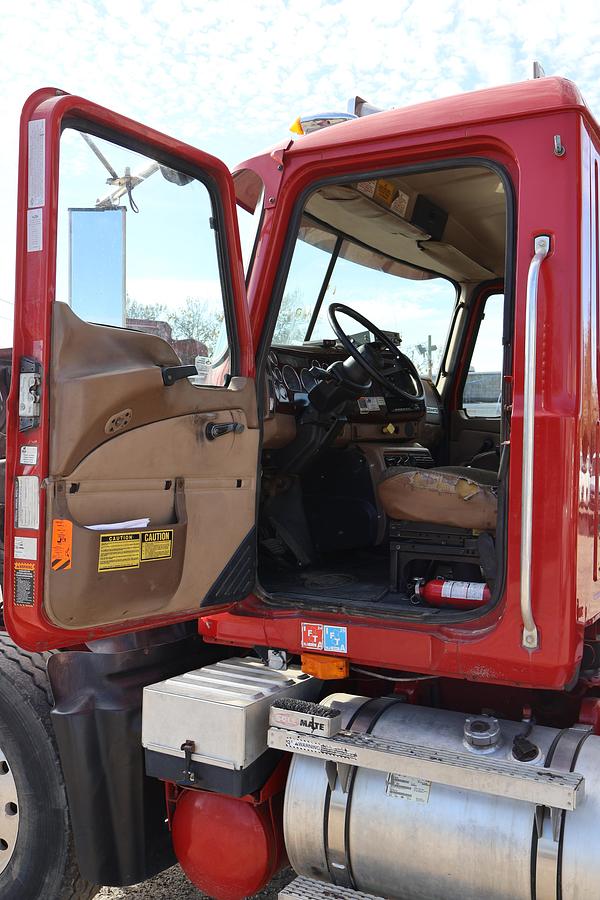 Used 2007 MACK Granite CV713
