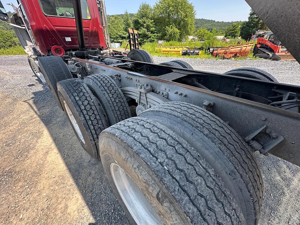 Used 2020 MACK Granite GR64F