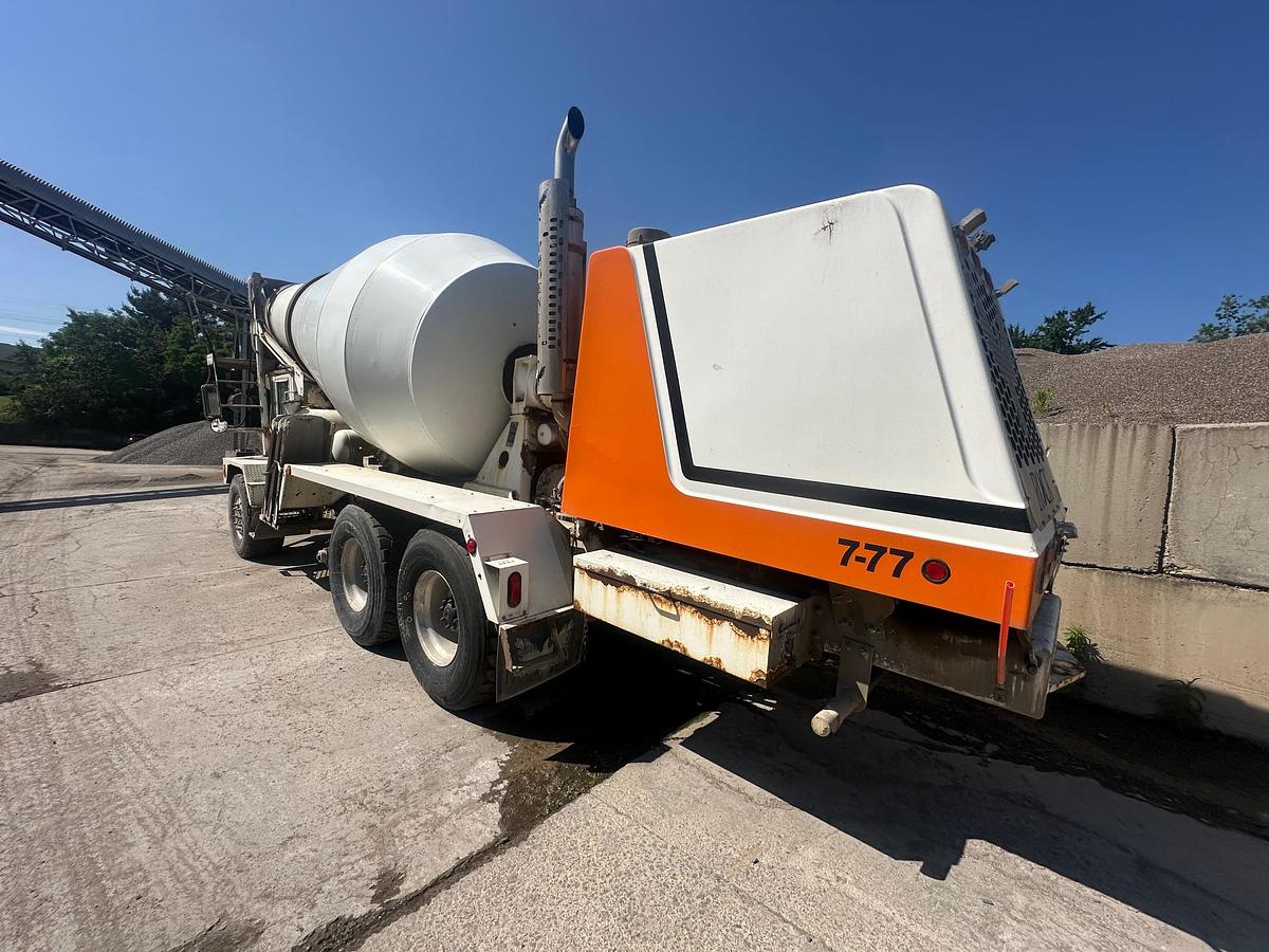Used 2007 PHOENIX Front Discharge Mixer