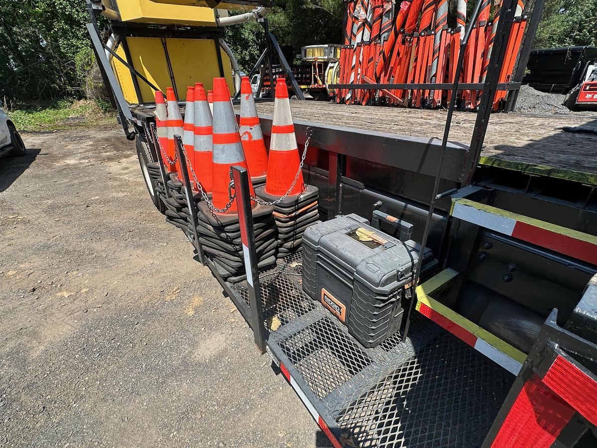 Used 2004 FREIGHTLINER M2 Attenuator Truck