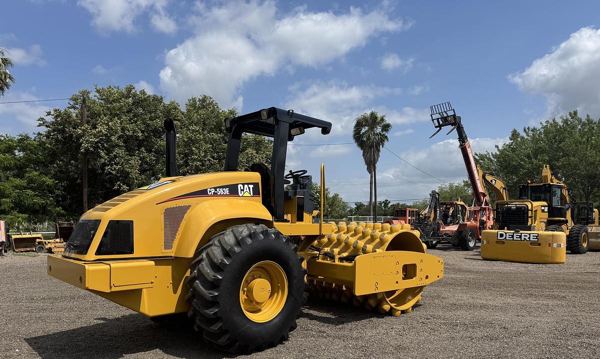 Used 2004 CATERPILLAR CP-563E