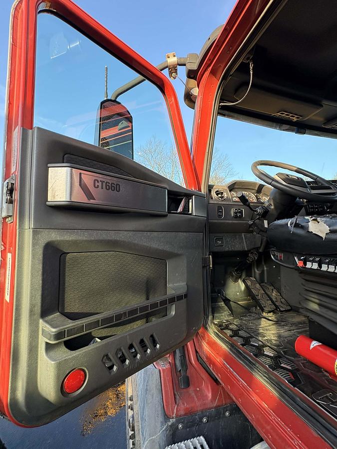 Used 2014 CATERPILLAR CT660S