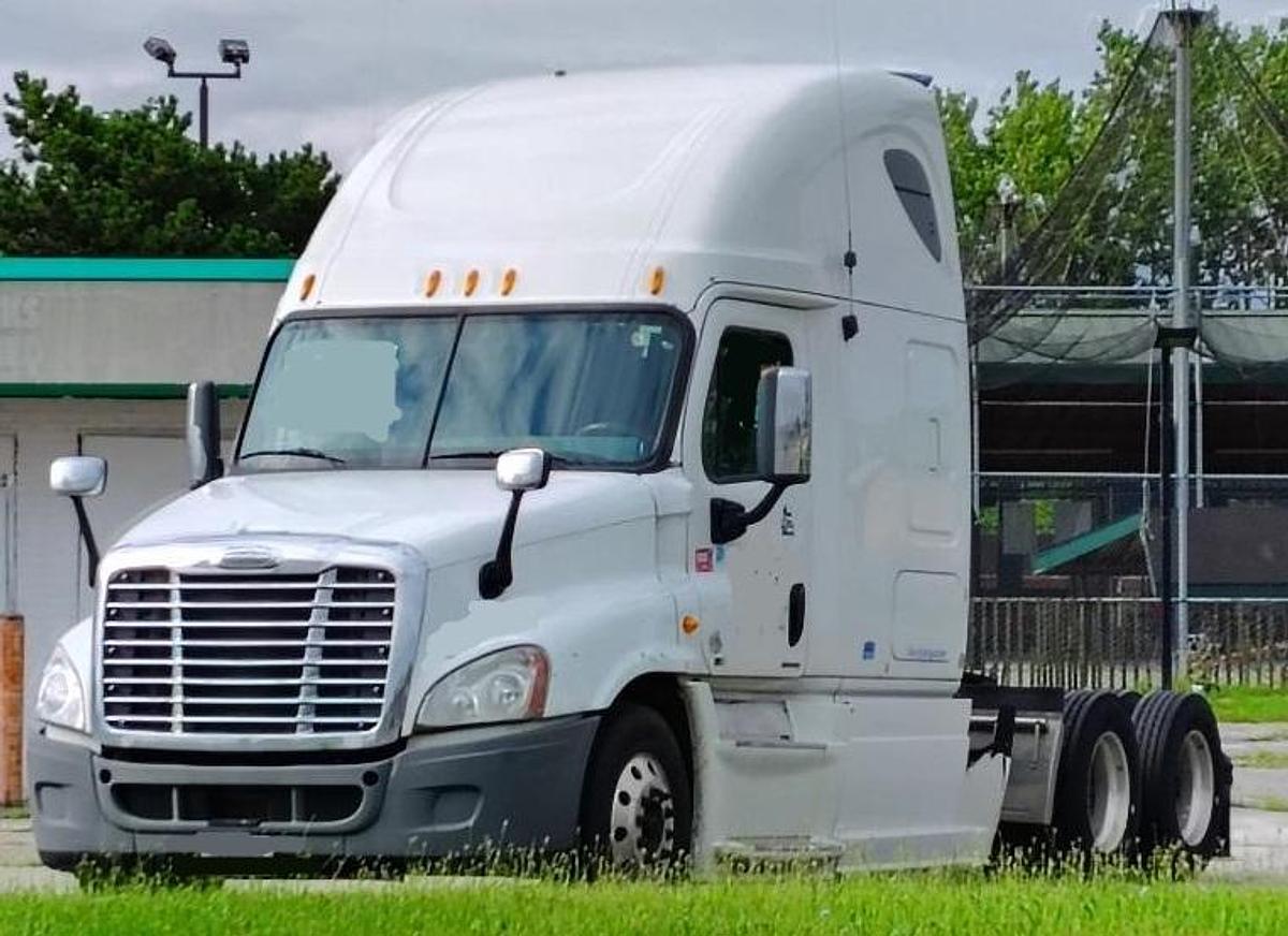 Used 2012 FREIGHTLINER Cascadia