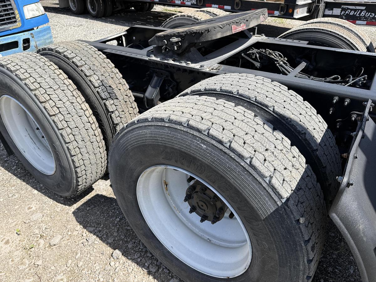 Used 2012 VOLVO VNL64T300