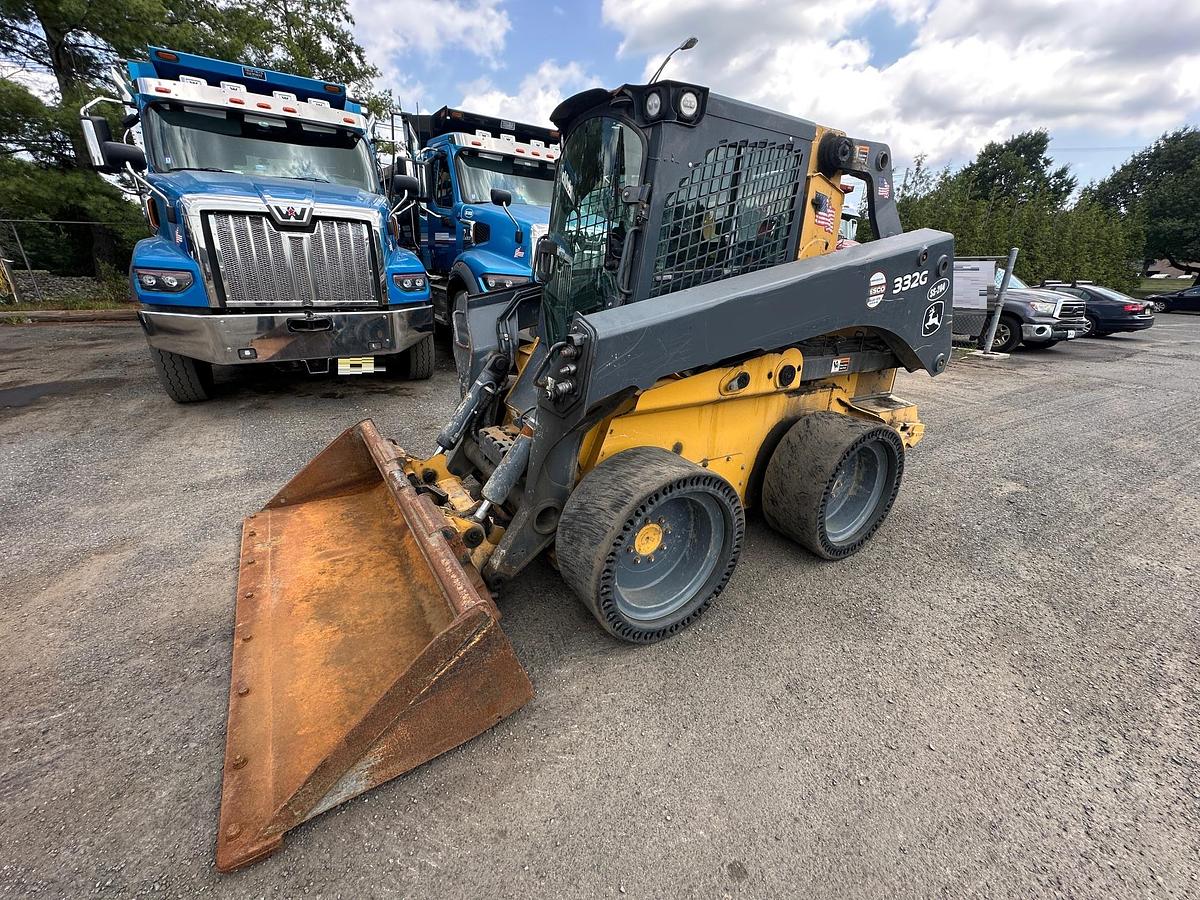 Used 2017 DEERE 332G