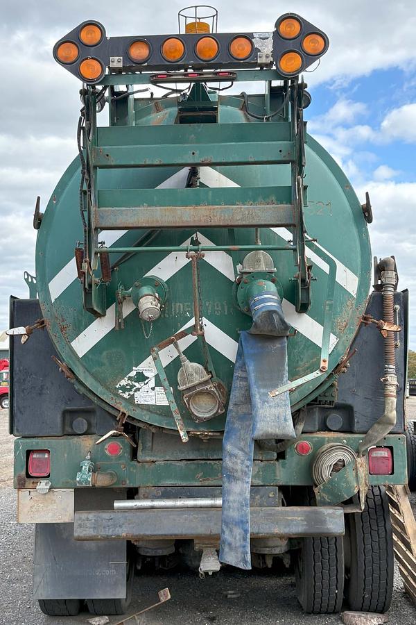 Used 2004 PETERBILT 330