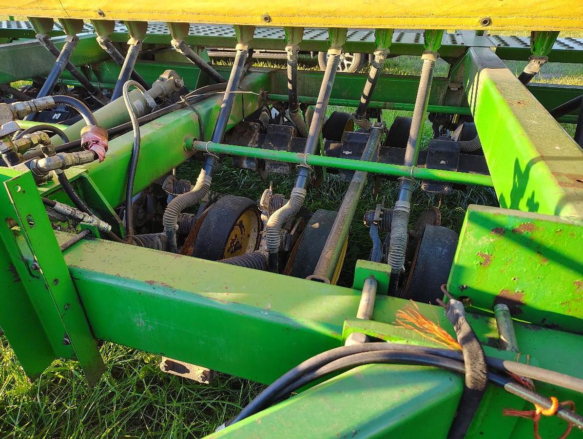 Used 1992 JOHN DEERE 750 Grain Drills