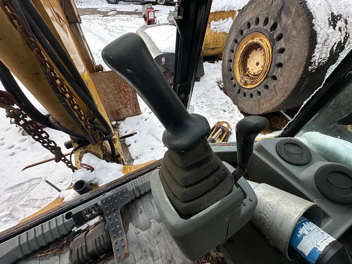 Used 2004 CATERPILLAR 420D IT