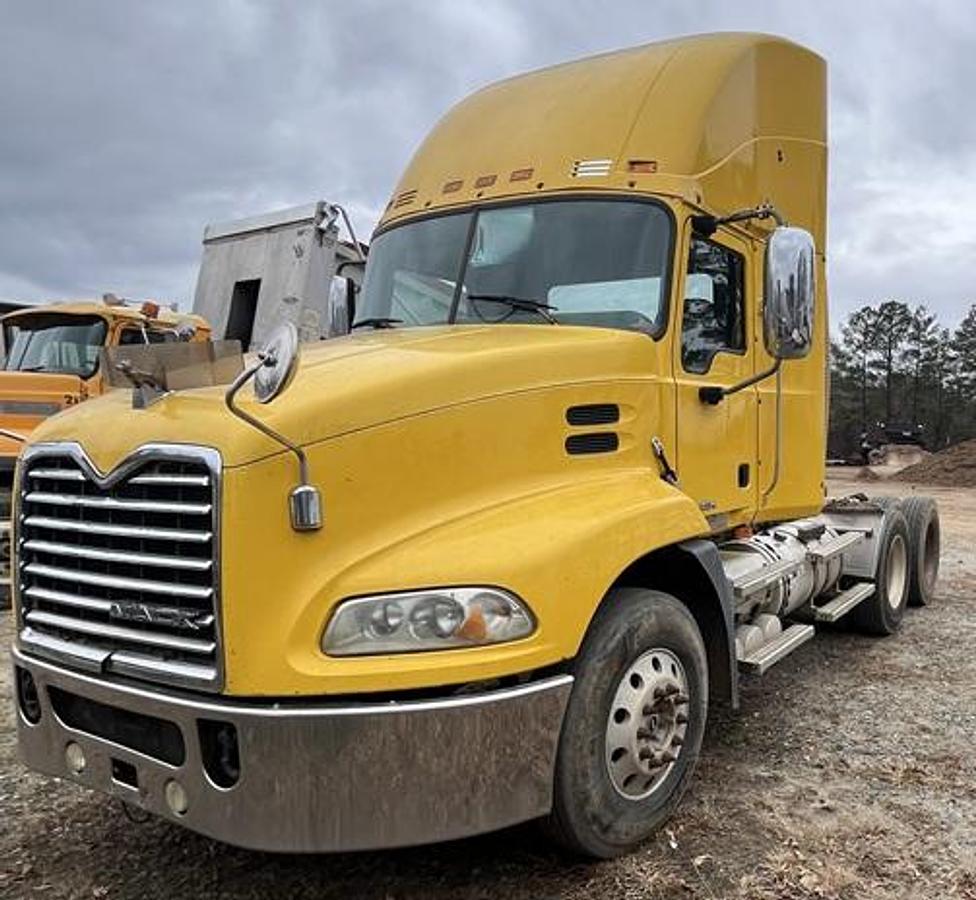 Used 2009 MACK CXU 613