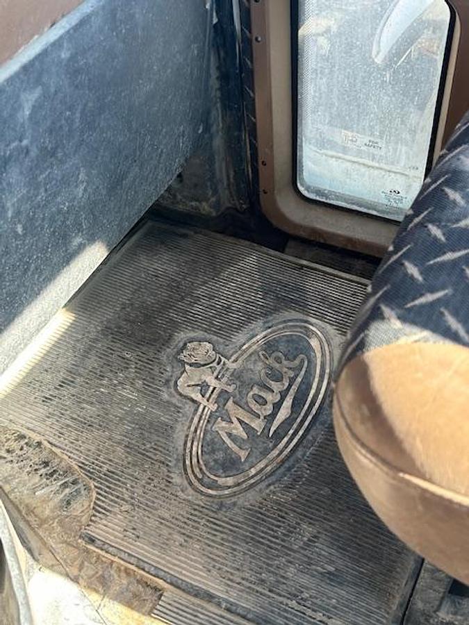 Used 2016 MACK GU700